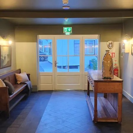 Doonmore Hotel, Bar & Restaurant فندق 2*